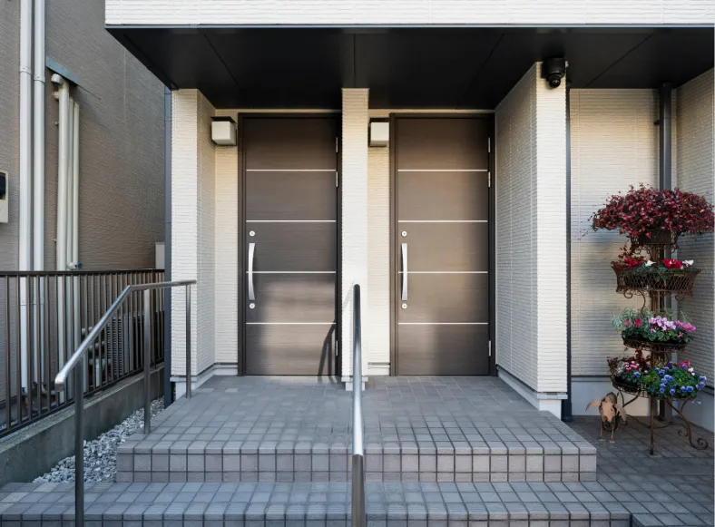 Designed for applications across indoor and outdoor environments with coated protection and durable accessories.